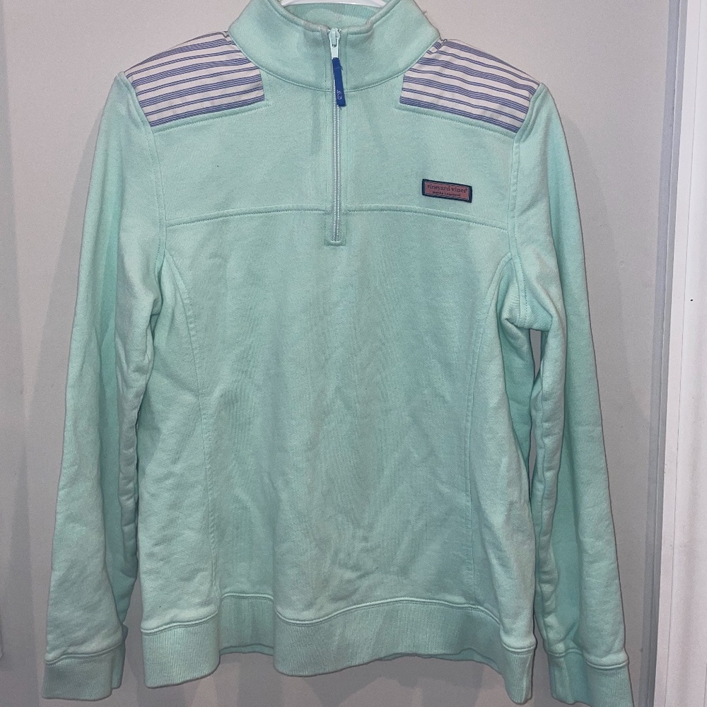 Vineyard Vines Quarter Zip! Ignore wrinkles!